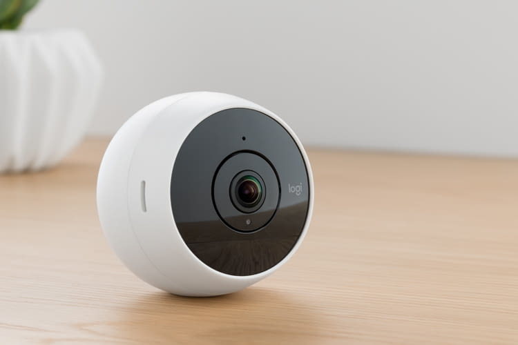 Die kabellose Logitech Circle 2 arbeitet mit Batterien und funktioniert daher auch bei Stromausfall Die kabellose Logitech Circle 2 arbeitet mit Batterien und funktioniert daher auch bei Stromausfall