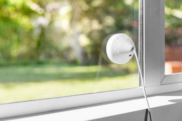 Logitech Circle kann mit entsprechendem Zubehör an der Scheibe kleben Logitech Circle kann mit entsprechendem Zubehör an der Scheibe kleben