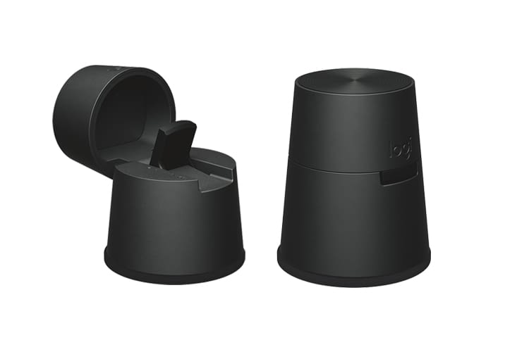 Die Halterung wird mittels Saugnapf an der Windschutzscheibe oder am Armaturenbrett befestigt - wie ein Navi Die Halterung wird mittels Saugnapf an der Windschutzscheibe oder am Armaturenbrett befestigt - wie ein Navi