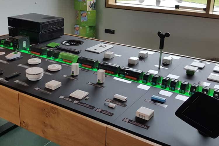 Im Loxone Basecamp werden die Komponenten des Smart Home-Systems ausgestellt Im Loxone Basecamp werden die Komponenten des Smart Home-Systems ausgestellt