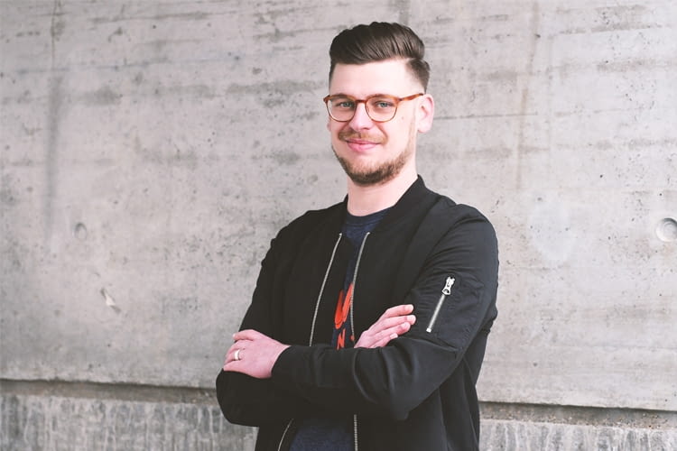 David Karich von Flip Zoom Media hat auch den Flaschendrehen Skill entwickelt David Karich von Flip Zoom Media hat auch den Flaschendrehen Skill entwickelt