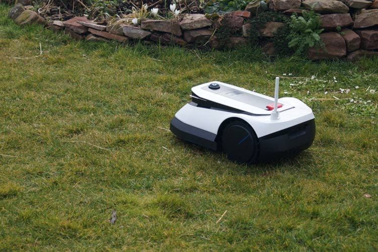 GOAT G1 mähte angenehm leise, piepte aber manchmal beim Rangieren GOAT G1 mähte angenehm leise, piepte aber manchmal beim Rangieren