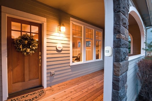 Terrasse oder Flur - der MEDION Smart Home Bewegungssensor meldet, wenn was vor sich geht Terrasse oder Flur - der MEDION Smart Home Bewegungssensor meldet, wenn was vor sich geht