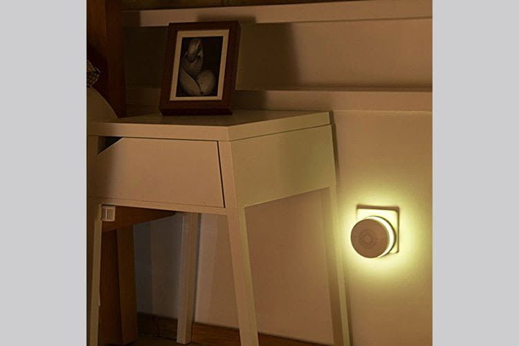 Das Gateway kann auch als (buntes) Nachtlicht oder Radio genutzt werden Das Gateway kann auch als (buntes) Nachtlicht oder Radio genutzt werden