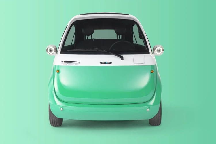 Mit nur 2,4 Metern Länge eignet sich Microlino sogar zum Querparken Mit nur 2,4 Metern Länge eignet sich Microlino sogar zum Querparken