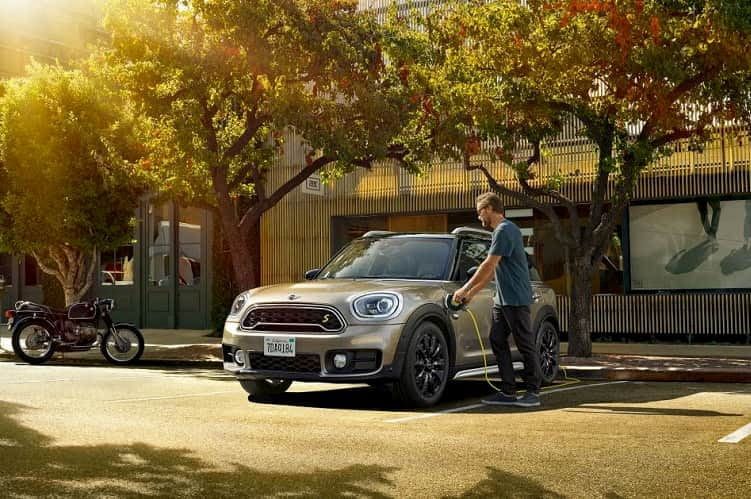 Das Elektroauto von MINI schafft einen Sprint von 0 auf 100 in nur 6,7 Sekunden Das Elektroauto von MINI schafft einen Sprint von 0 auf 100 in nur 6,7 Sekunden