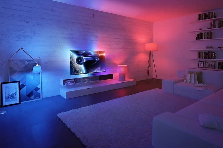Philips Hue Lampen harmonieren übrigens auch mit der Philips Smart TV Ambilight-Funktion Philips Hue Lampen harmonieren übrigens auch mit der Philips Smart TV Ambilight-Funktion