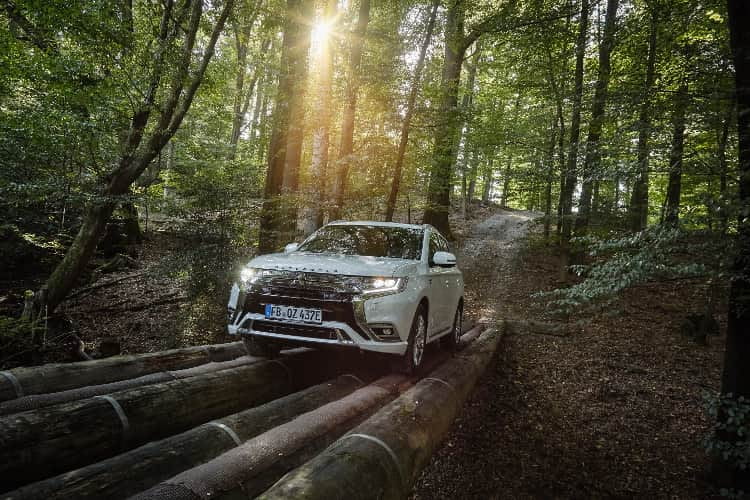 Mitsubishi Outlander Plug-in-Hybrid mit intelligentem Allradantrieb Mitsubishi Outlander Plug-in-Hybrid mit intelligentem Allradantrieb