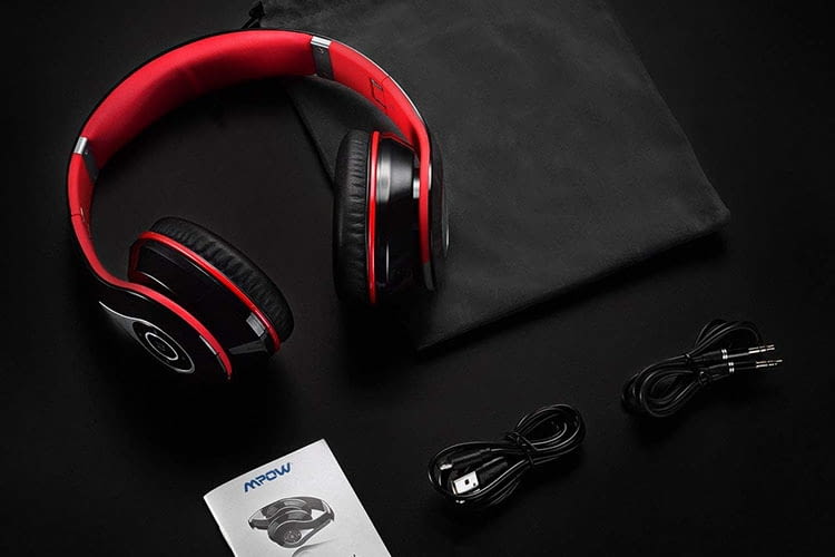 Mpow 059 wird mit Audio- und USB-Kabel sowie Handbuch und Tragesäckchen ausgeliefert Mpow 059 wird mit Audio- und USB-Kabel sowie Handbuch und Tragesäckchen ausgeliefert