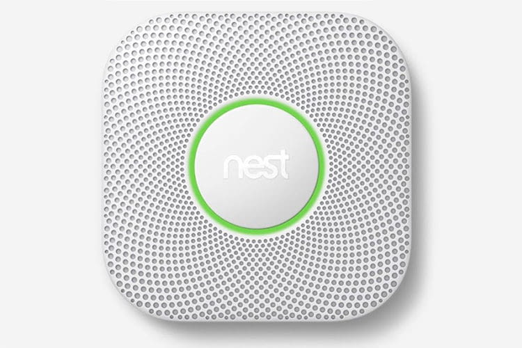 Das Licht des Google Nest Protect Rauchmelders signalisiert, ob eine Gefahr besteht Das Licht des Google Nest Protect Rauchmelders signalisiert, ob eine Gefahr besteht