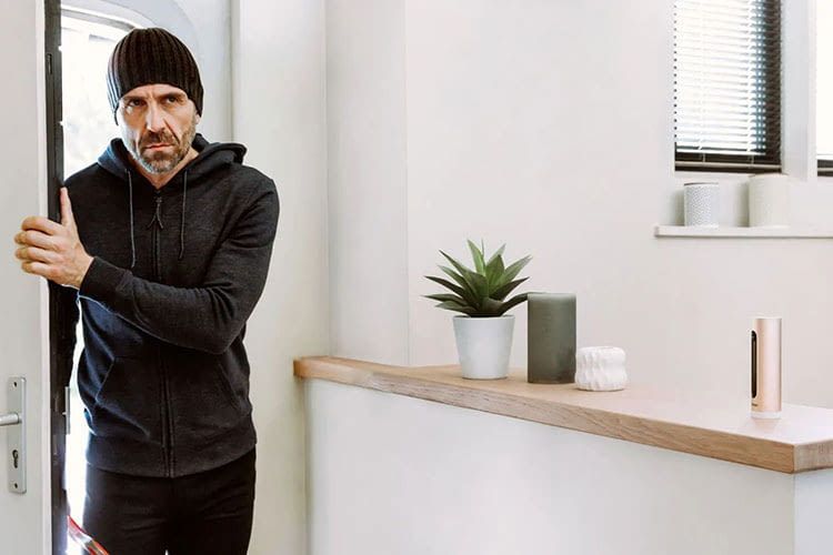 Die Netatmo Smarte Innenkamera informiert den Besitzer, wenn es ein unbekanntes Gesicht aufnimmt Die Netatmo Smarte Innenkamera informiert den Besitzer, wenn es ein unbekanntes Gesicht aufnimmt