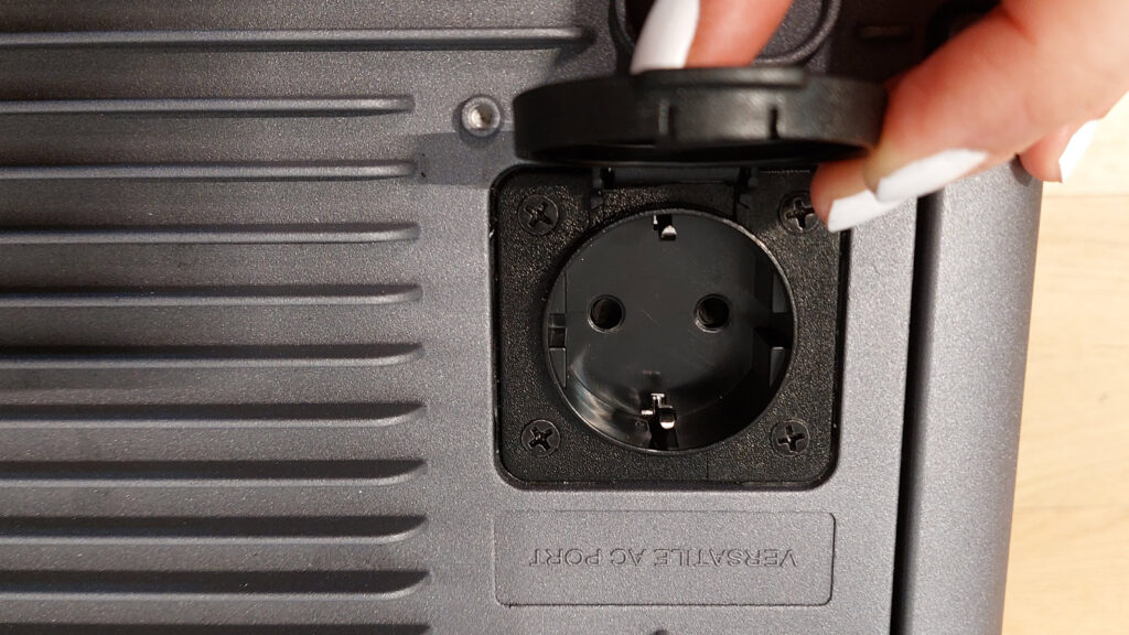 nexa-offgridmodus-testen Hier lassen sich Haushaltsgeräte direkt am Gehäuse von NEXA 2000 anschließen