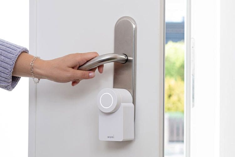 Nuki Combo 3.0 ist durch die Indoor-Montage vor Manipulationen geschützt Nuki Combo 3.0 ist durch die Indoor-Montage vor Manipulationen geschützt