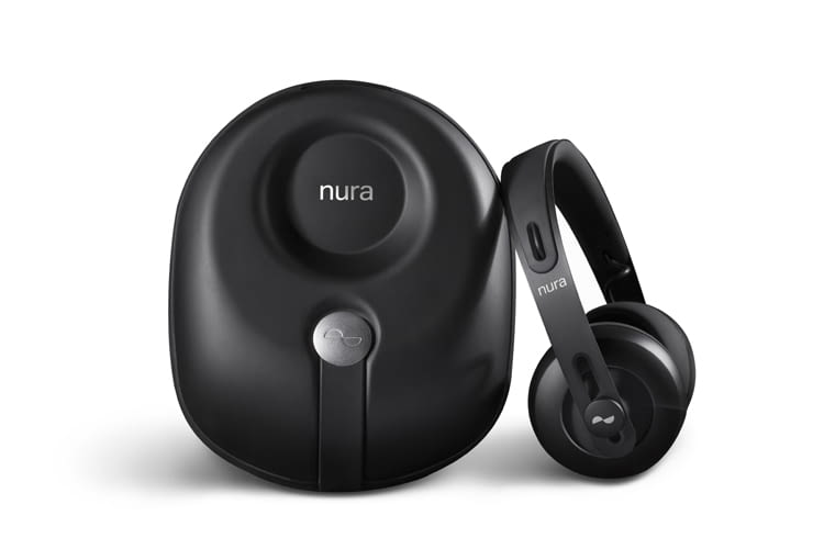 Der Nuraphone Kopfhörer wir mit einer edlen Schutzhülle geliefert Der Nuraphone Kopfhörer wir mit einer edlen Schutzhülle geliefert