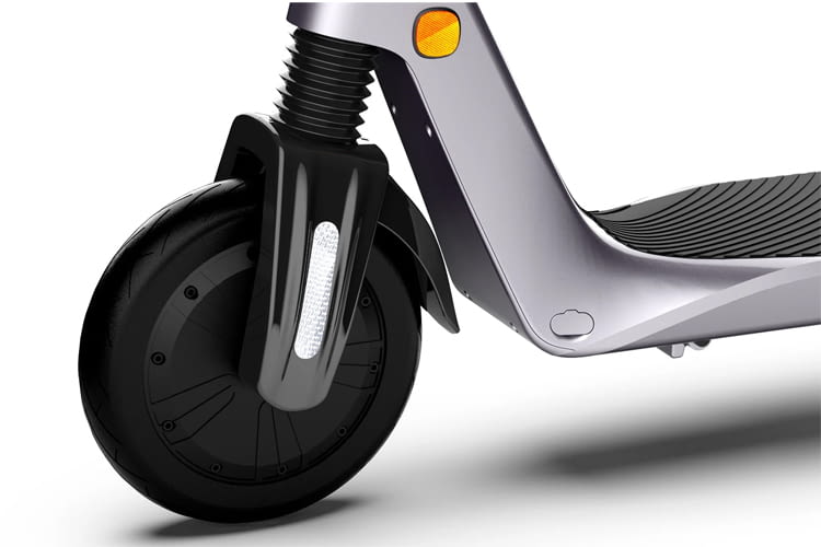 Dank Kennzeichenhalter und Drosselung auf 20 km/h ist der Roller auch in Deutschland zulässig Dank Kennzeichenhalter und Drosselung auf 20 km/h ist der Roller auch in Deutschland zulässig