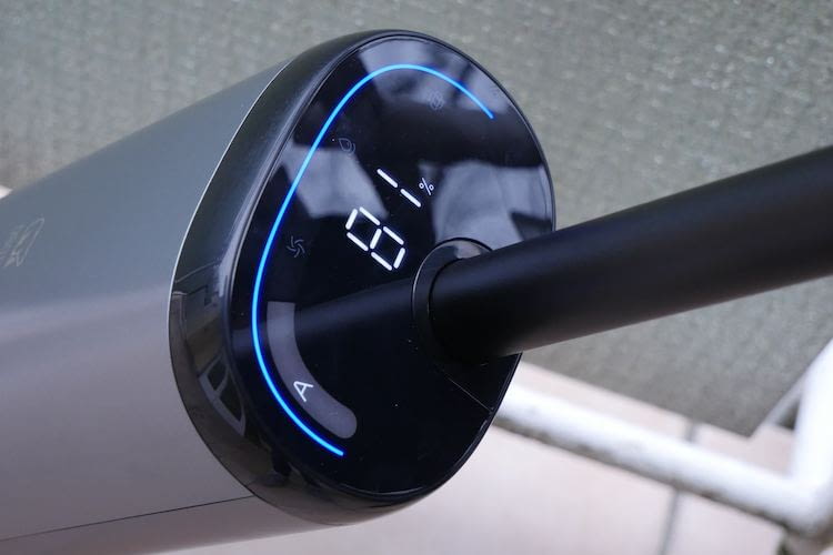 Das hochwertige LED-Display verrät Nutzern alle wichtigen Informationen zum Putzvorgang. Das hochwertige LED-Display verrät Nutzern alle wichtigen Informationen zum Putzvorgang.