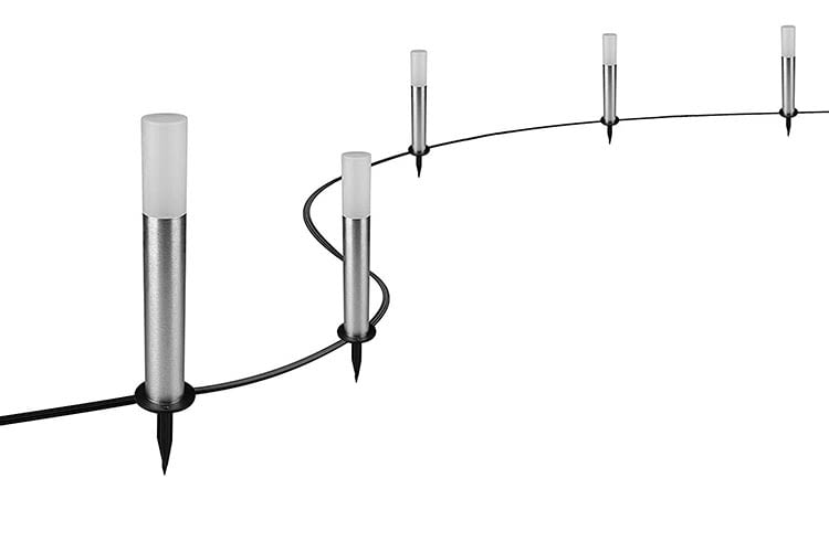 Die OSRAM Gardenpoles können dank der Spieße auf der Unterseite einfach in einen Rasen gesteckt werden Die OSRAM Gardenpoles können dank der Spieße auf der Unterseite einfach in einen Rasen gesteckt werden