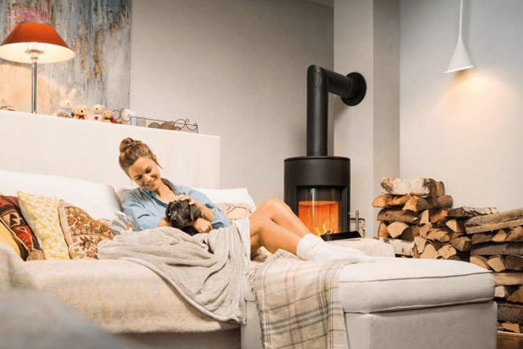 Dank smarter Lichtsteuerung haben wir die Hände frei für wirklich Wichtiges Dank smarter Lichtsteuerung haben wir die Hände frei für wirklich Wichtiges