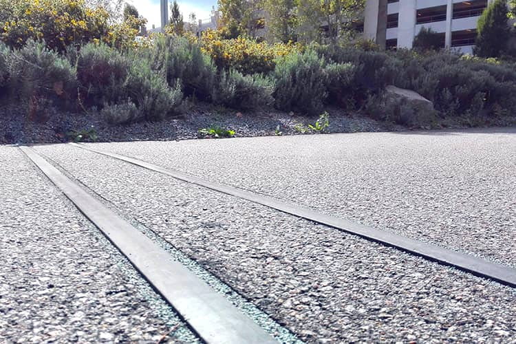 Mit einem Bodensensor wird der Verkehr in Echtzeit gescannt Mit einem Bodensensor wird der Verkehr in Echtzeit gescannt