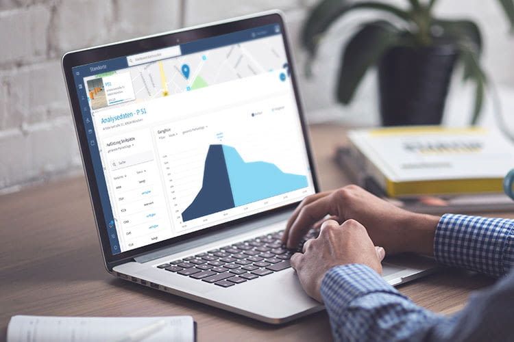 Am Dashboard werden die Daten verarbeitet. Das ermöglicht eine intelligente Parkraumnutzung Am Dashboard werden die Daten verarbeitet. Das ermöglicht eine intelligente Parkraumnutzung