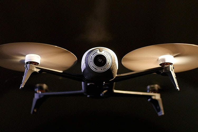 Die Drohne Parrot Bebop 2 FPV sieht gut aus, die Kamera ist starr verbaut Die Drohne Parrot Bebop 2 FPV sieht gut aus, die Kamera ist starr verbaut