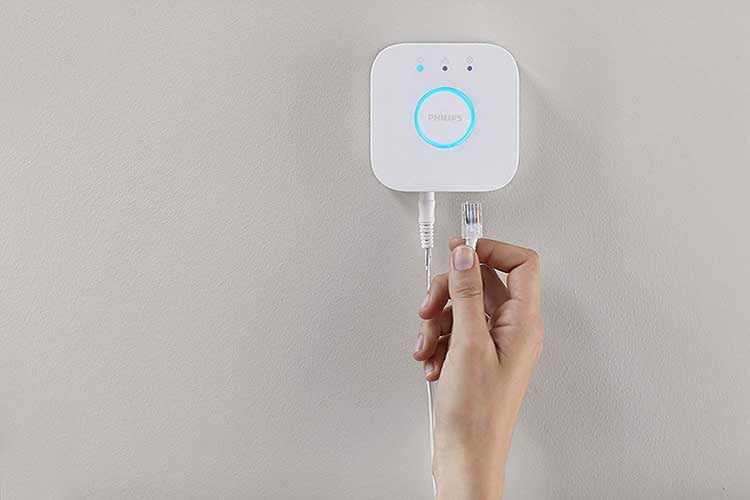 Als ZigBee-Hub für das Philips Hue Lichtsystem dient die Philips Hue Bridge Als ZigBee-Hub für das Philips Hue Lichtsystem dient die Philips Hue Bridge