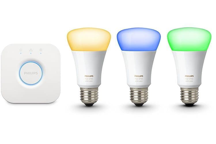 Das beliebte Lichtsystem um Philips Hue lässt sich sowohl mit Alexa als auch mit Google Assistant per Sprache bedienen Das beliebte Lichtsystem um Philips Hue lässt sich sowohl mit Alexa als auch mit Google Assistant per Sprache bedienen