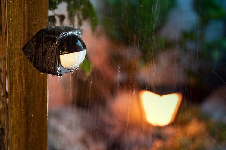 Arbeitet auch bei Regenwetter zuverlässig: Philips Hue Outdoor Bewegungssensor Arbeitet auch bei Regenwetter zuverlässig: Philips Hue Outdoor Bewegungssensor