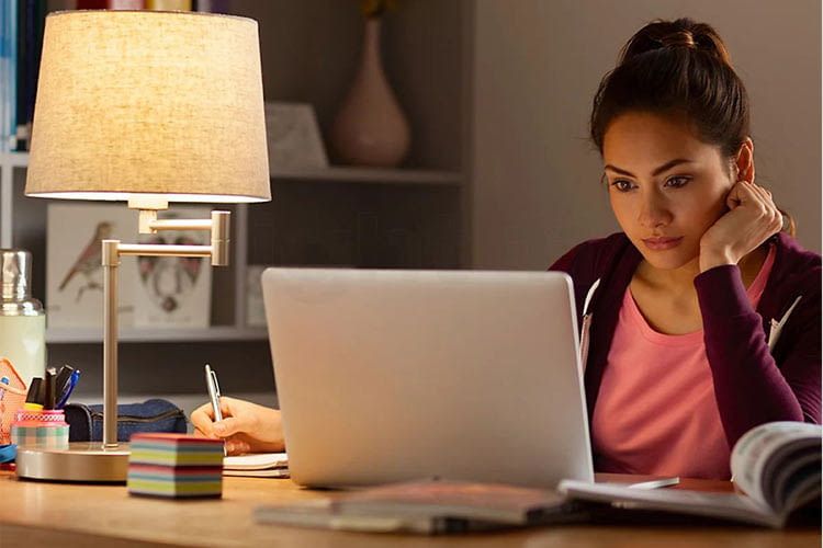 Philips Hue bietet weiße und bunte Leuchtmittel für alle gängigen Fassungen Philips Hue bietet weiße und bunte Leuchtmittel für alle gängigen Fassungen