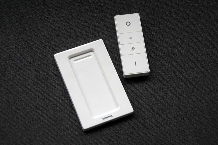 Statt App oder Sprachassistent kann zur Steuerung auch ein Philips Hue Dimmer verwendet werden Statt App oder Sprachassistent kann zur Steuerung auch ein Philips Hue Dimmer verwendet werden