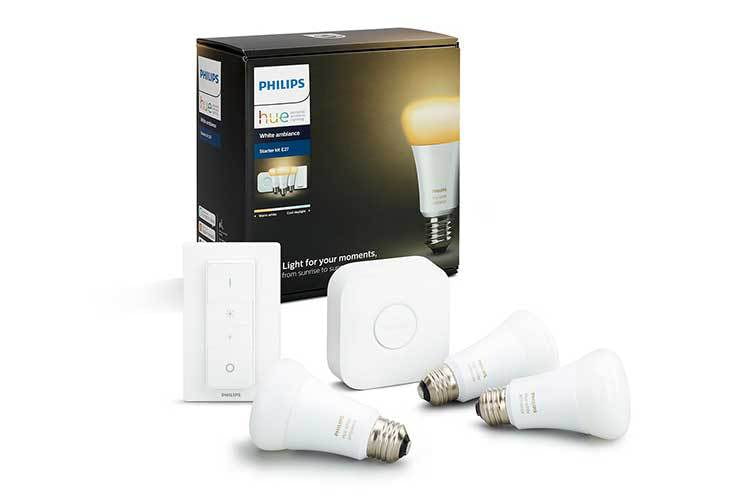 Im Starter-Set sind enthalten: drei Philips Hue White Ambiance Leuchtmittel, eine Philips Hue Bridge und eine Dimm-Fernbedienung Im Starter-Set sind enthalten: drei Philips Hue White Ambiance Leuchtmittel, eine Philips Hue Bridge und eine Dimm-Fernbedienung