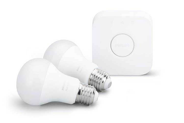 Die Philips Hue Bridge bildet die Verbindung zwischen den Leuchten und einem Smartphone Die Philips Hue Bridge bildet die Verbindung zwischen den Leuchten und einem Smartphone