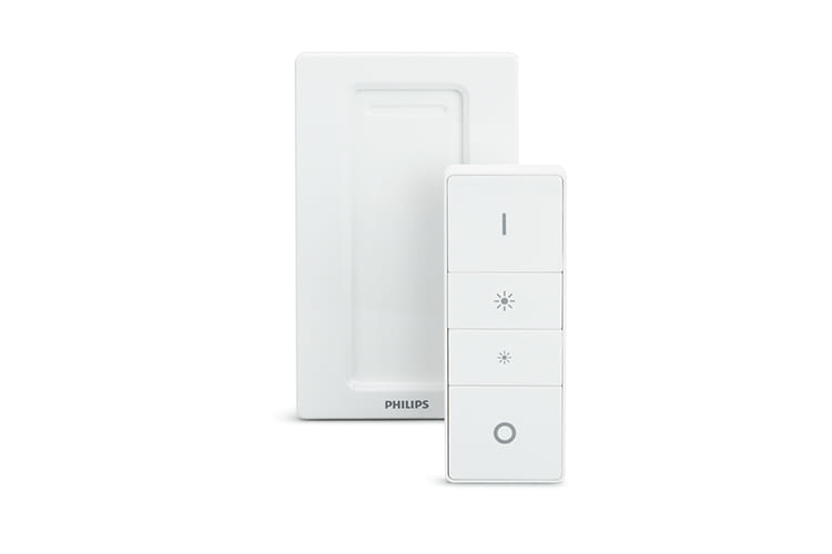 Der Philips Hue Wireless Dimming Schalter kann aus der Magnethalterung genommen werden Der Philips Hue Wireless Dimming Schalter kann aus der Magnethalterung genommen werden
