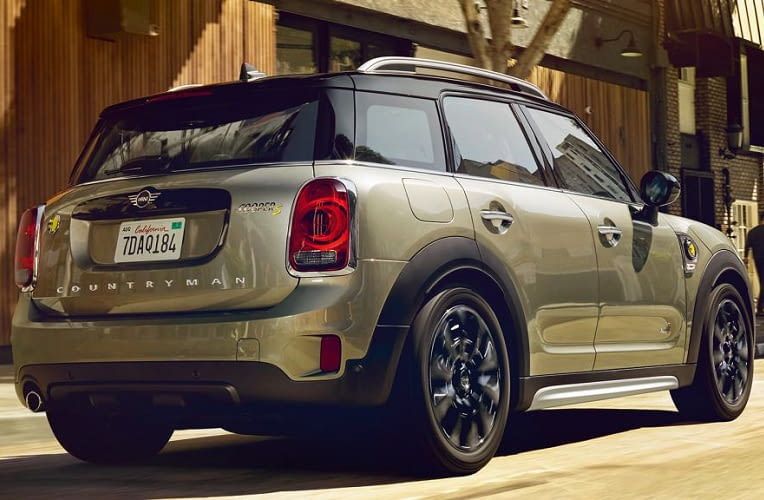 Der MINI Cooper S E Countryman All4 kann in diversen Ausstattungsvarianten erworben werden Der MINI Cooper S E Countryman All4 kann in diversen Ausstattungsvarianten erworben werden