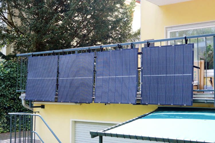 PiE AIR superLIGHT HC 800+ COMBO FULL besteht aus vier ultraleichten Solarmatten PiE AIR superLIGHT HC 800+ COMBO FULL besteht aus vier ultraleichten Solarmatten