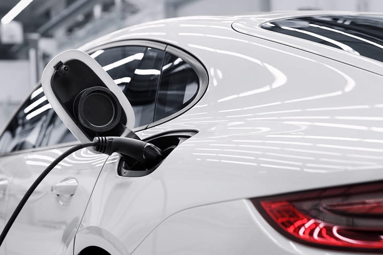 Die 2te Generation des Panamera 4 E-Hybrid hat eine vergrößerte Batterie-Kapazität: sie wurde von 9,4 auf 14,1 kWh erweitert Die 2te Generation des Panamera 4 E-Hybrid hat eine vergrößerte Batterie-Kapazität: sie wurde von 9,4 auf 14,1 kWh erweitert