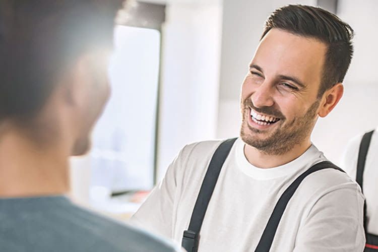 Kompetente Fachpartner und Handwerker können bei der Planung und Umsetzung des Smart Homes helfen Kompetente Fachpartner und Handwerker können bei der Planung und Umsetzung des Smart Homes helfen