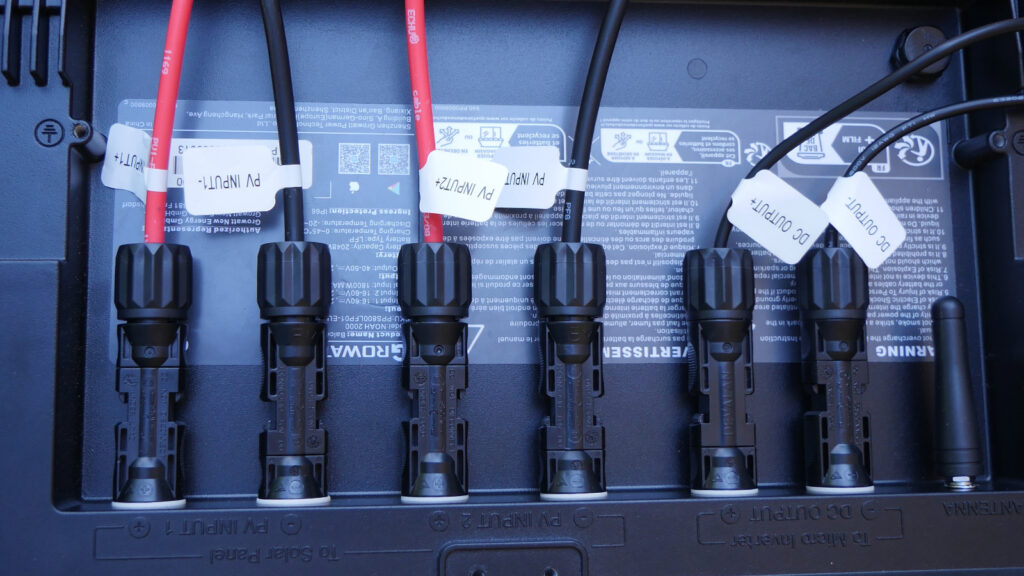 pv-anschluess-noah-speicherkampf NOAH 2000 lässt sich dank umfassender Beschriftung sehr einfach verkabeln