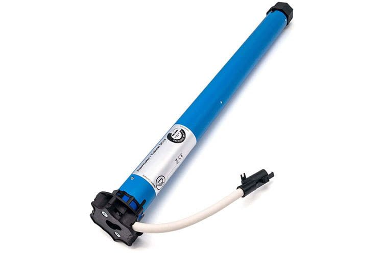 Mit einem Rollladen-Rohrmotor der RADEMACHER RolloTube Smart Line lassen sich Rollos auch ohne Gurt per Funk steuern Mit einem Rollladen-Rohrmotor der RADEMACHER RolloTube Smart Line lassen sich Rollos auch ohne Gurt per Funk steuern