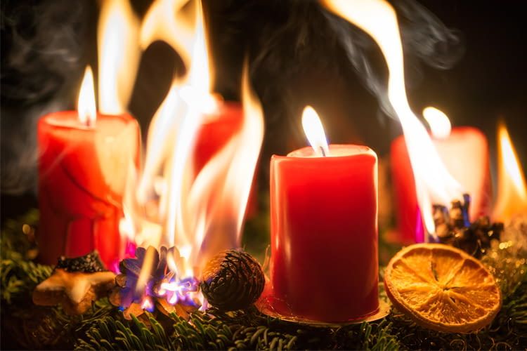 Aus einem kleinen Brandherd kann in wenigen Minuten ein lebensgefährlicher Zimmerbrand werden Aus einem kleinen Brandherd kann in wenigen Minuten ein lebensgefährlicher Zimmerbrand werden