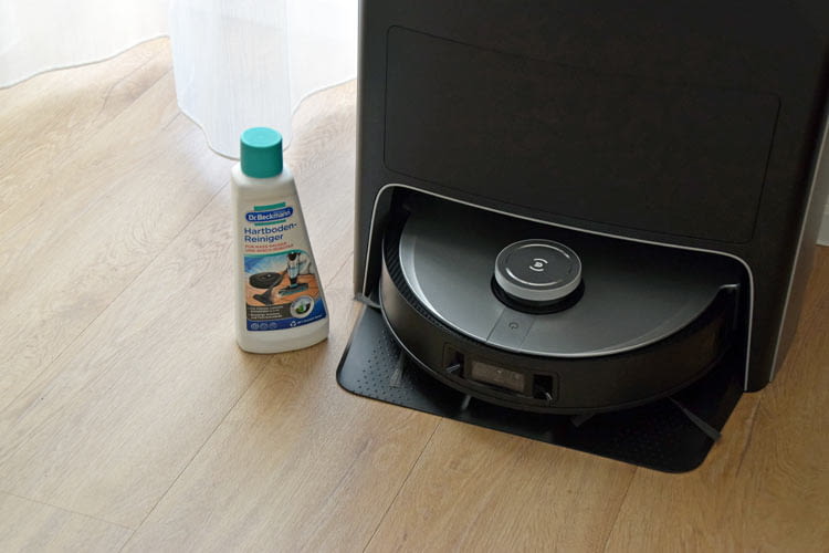 Auch mit dem günstigen Wischroboter Reinigungsmittel ließen sich gute Ergebnisse erzielen Auch mit dem günstigen Wischroboter Reinigungsmittel ließen sich gute Ergebnisse erzielen