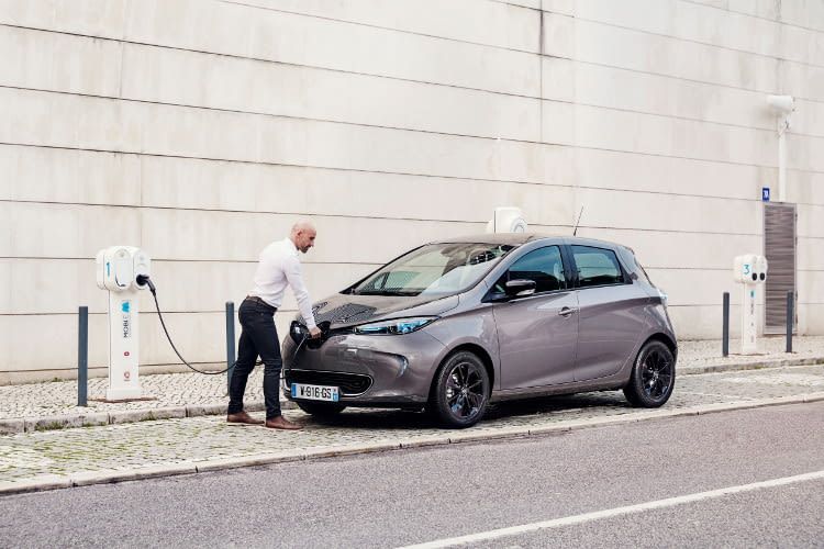 Die Batterie für den ZOE kann bei Renault sowohl gemietet als auch gekauft werden Die Batterie für den ZOE kann bei Renault sowohl gemietet als auch gekauft werden