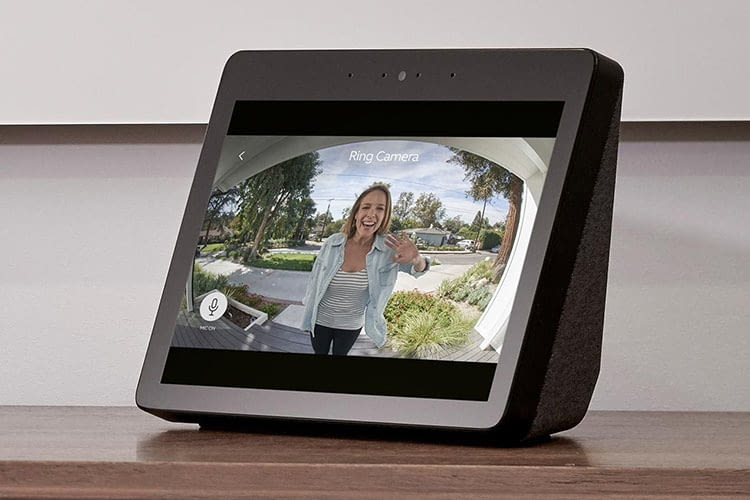 Echo Show zeigt an, wer sich vor der Ring Door View Bell Türklingel befindet Echo Show zeigt an, wer sich vor der Ring Door View Bell Türklingel befindet