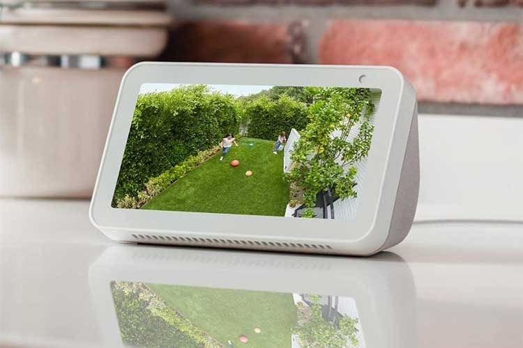 Nutzer können das Kamerabild von Ring Stick Up Cam Battery live auf einen Echo Show übertragen Nutzer können das Kamerabild von Ring Stick Up Cam Battery live auf einen Echo Show übertragen