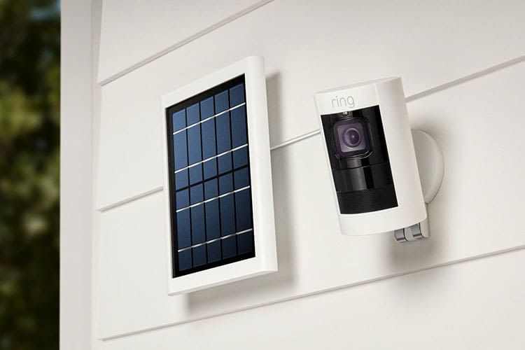 Mit dem optional erhältlichen Slar-Panel läuft die Ring Stick Up Cam autark Mit dem optional erhältlichen Slar-Panel läuft die Ring Stick Up Cam autark