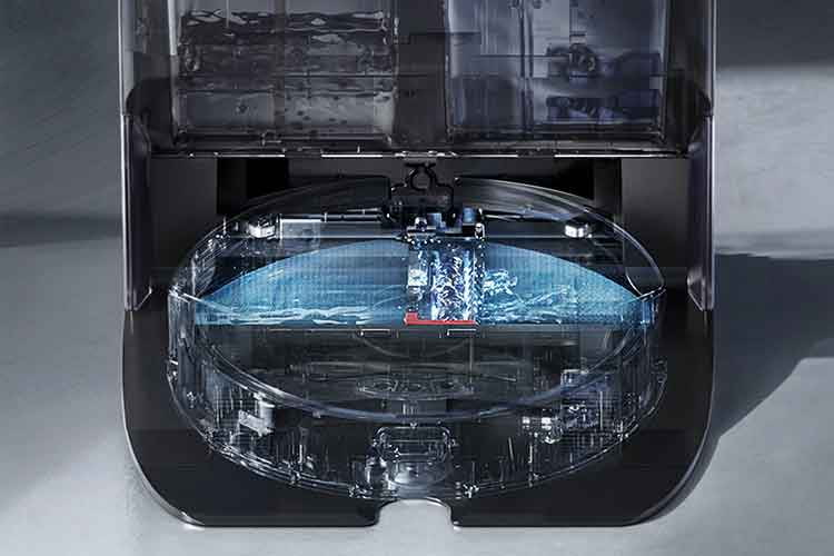 Der Wassertank im Roborock G10 Wischroboter ist mit den beiden Kammern in der Putzstation verbunden Der Wassertank im Roborock G10 Wischroboter ist mit den beiden Kammern in der Putzstation verbunden