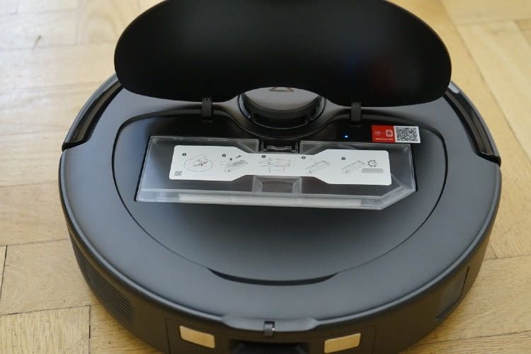 Der Staubbehälter des Saugroboters mit kurzer Bedienungsanleitung Der Staubbehälter des Saugroboters mit kurzer Bedienungsanleitung