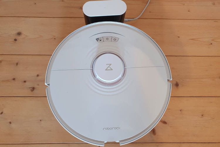 Auf der Oberseite werden die kleinen aber feinen Design-Anpassungen von Roborock S7 deutlich Auf der Oberseite werden die kleinen aber feinen Design-Anpassungen von Roborock S7 deutlich