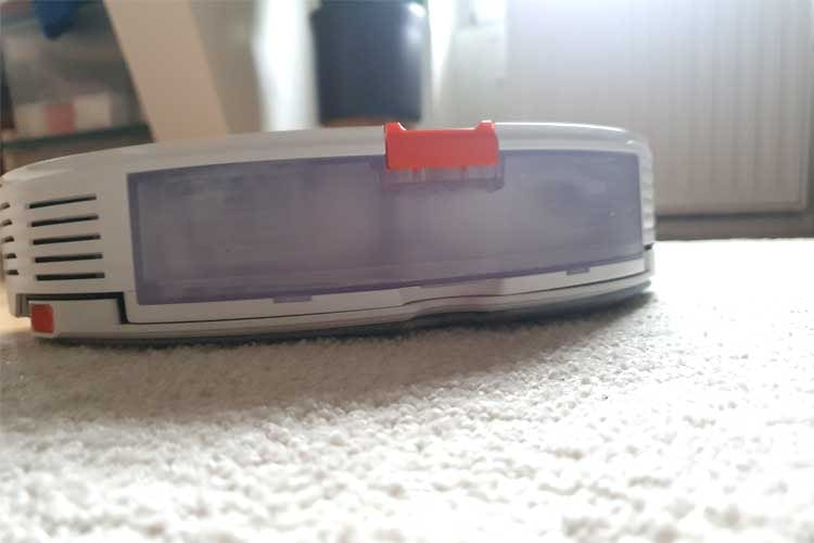 Dank der Lift-Funktion hebt Roborock S7 das Wischmodul bei Teppichen automatisch an Dank der Lift-Funktion hebt Roborock S7 das Wischmodul bei Teppichen automatisch an