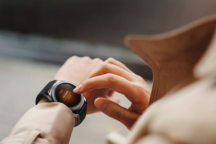 Anrufe annehmen und andere smarte Aktionen sind mit der Gear S3 classic möglich Anrufe annehmen und andere smarte Aktionen sind mit der Gear S3 classic möglich